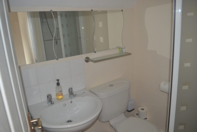 Bedroom 3 ensuite